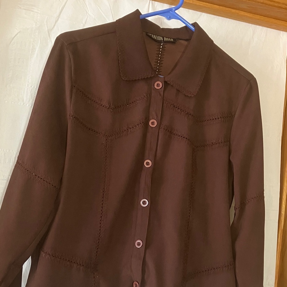 Canyon Road Women’s Brown Faux Suede unique stitching button-up shirt appears L